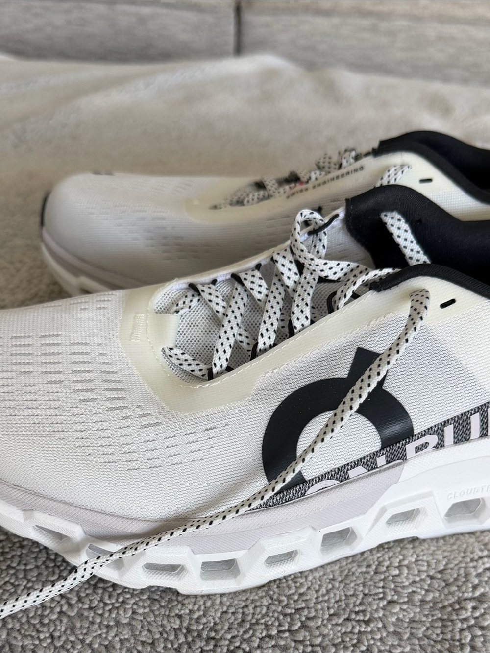ON Women’s Cloudmaster Athletic Shoes - White/Black size 9.5 - Picture 2 of 4